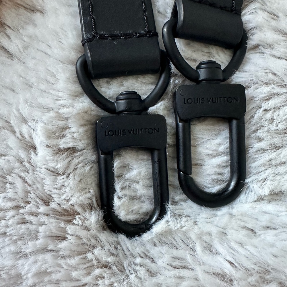 Sold on FB. Louis Vuitton S-Lock Vertical Wearbale Wallet Taurillon Black - Picture 6 of 17